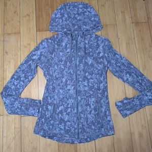 Define jacket Nulu
In: Hideaway Camo Lunar